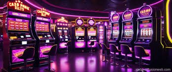 Pengguna membaca cashback di ponsel
